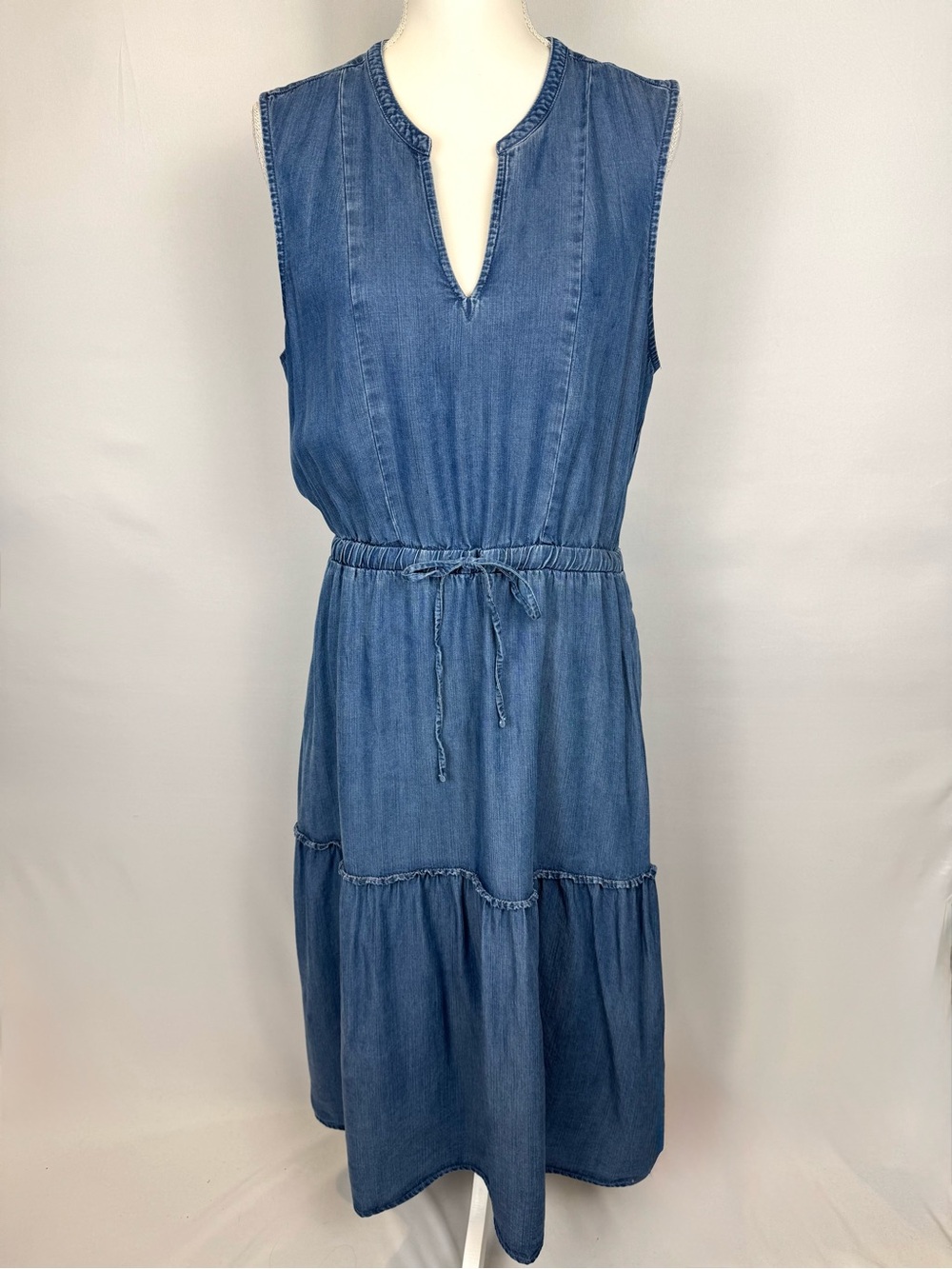 Lands End Sleeveless Chambray Tiered Midi Dress Lyocel Pockets Large Travel - Picture 3 of 12